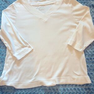 Chico’s White V-Neck 3/4 Sleeve Top - EUC
